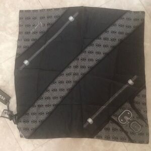 🆕 Guess Gray Silk Scarf